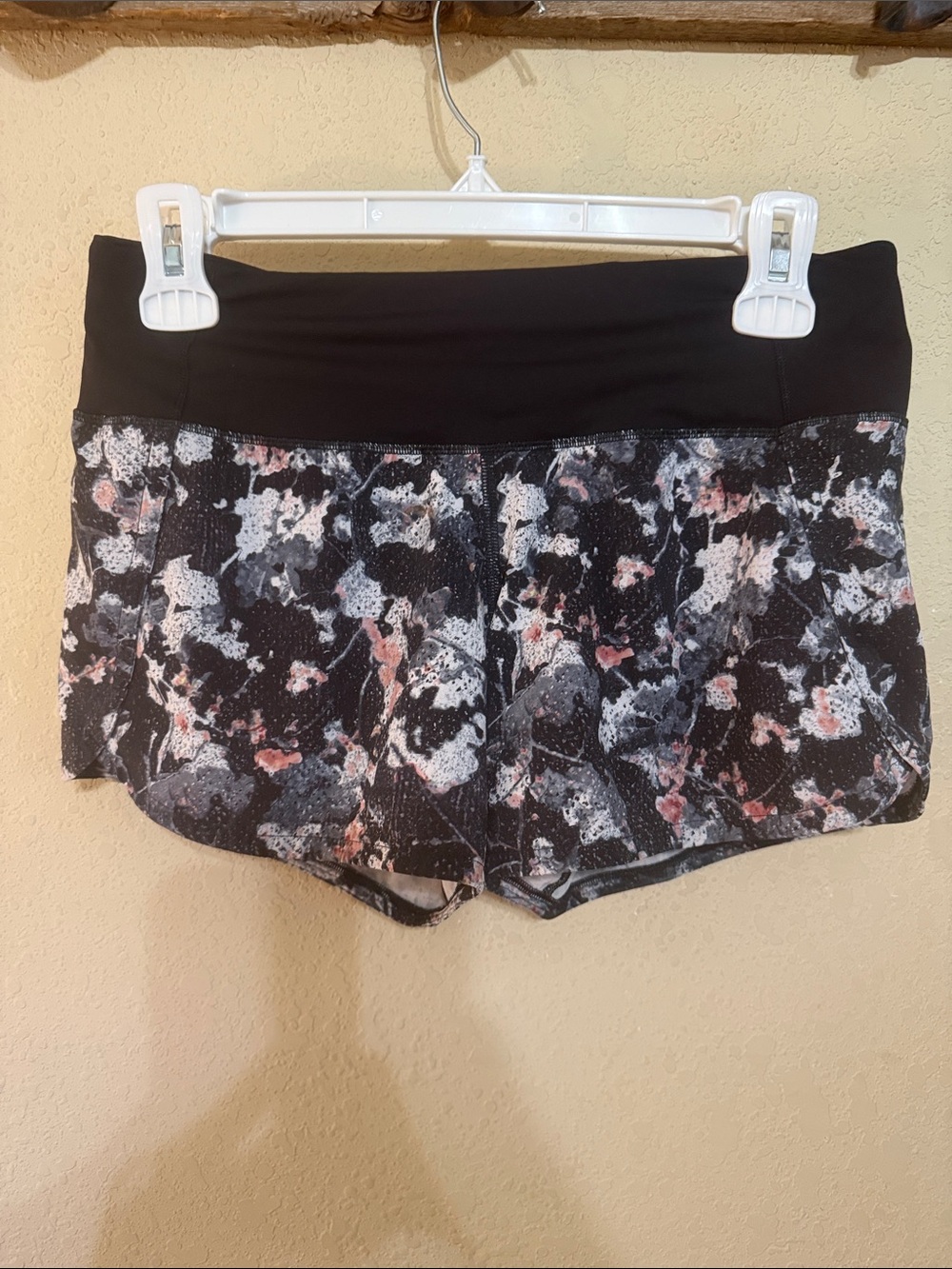 lululemon athletica run times short II spring bloomFloral-Accent Athletic Short
